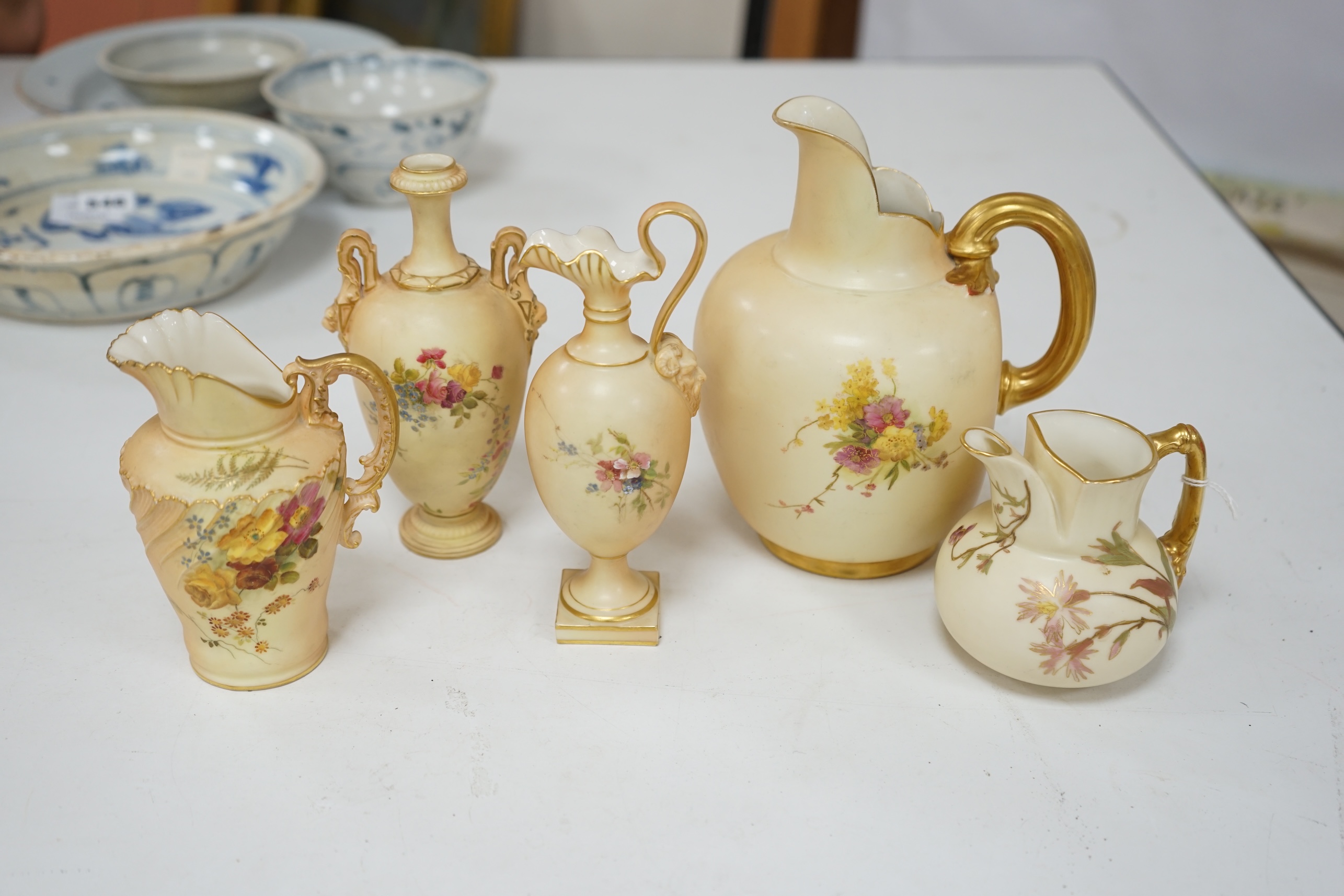 Five Worcester blush ivory pots, shapes 1094, 1438, 1399, 1144 and 1652, tallest 18cm. Condition - good